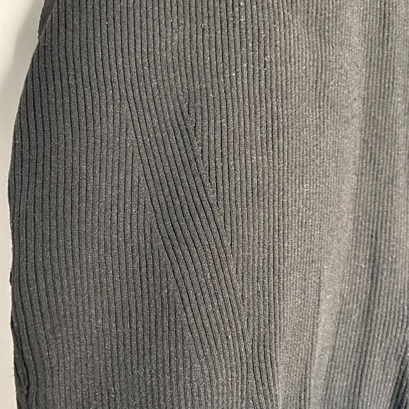 COPY - Zara Ribbed Sleeveless Mock Neck Top - Picture 4 of 4